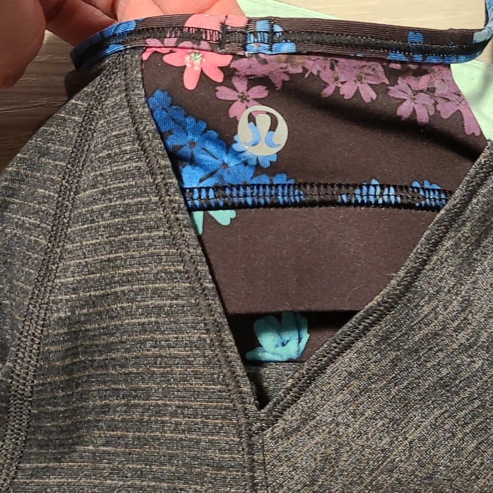 💀Lululemon Roll Out Tank in Heathered Black / Petal Pop Multi / Black - Picture 10 of 14